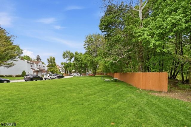 15 Dena Dr, Wanaque Boro, NJ 07465