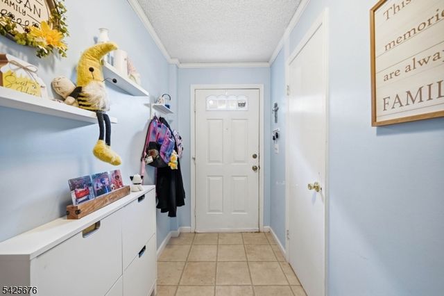 15 Dena Dr, Wanaque Boro, NJ 07465