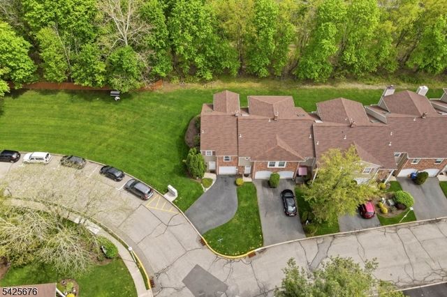 15 Dena Dr, Wanaque Boro, NJ 07465
