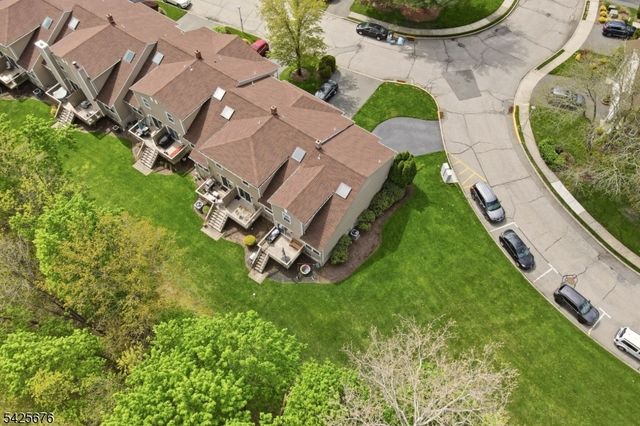 15 Dena Dr, Wanaque Boro, NJ 07465