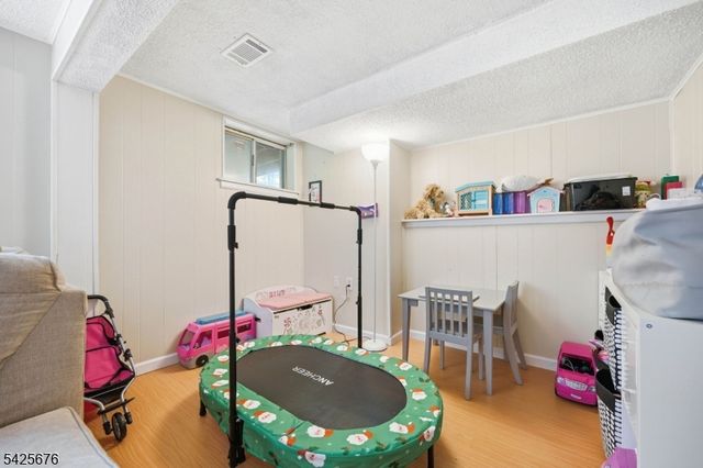 15 Dena Dr, Wanaque Boro, NJ 07465