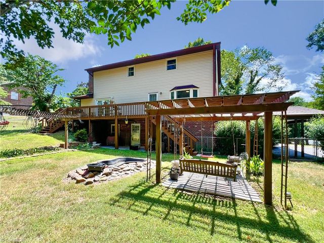 4205 Gardenspring Drive, Clemmons, NC 27012