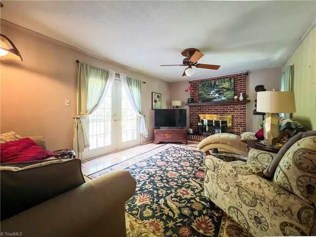 4205 Gardenspring Drive, Clemmons, NC 27012