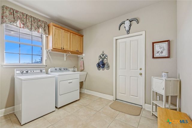 1525 FM 1704, Elgin, TX 78621