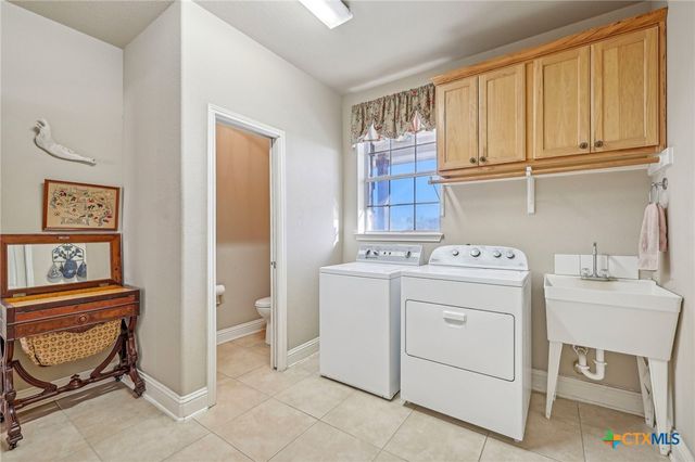 1525 FM 1704, Elgin, TX 78621