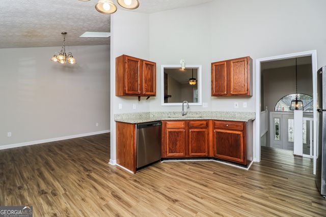 2068 Winsburg Drive NW, Kennesaw, GA 30144