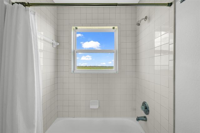 1271 Faggards Slip, Gilchrist, TX 77617