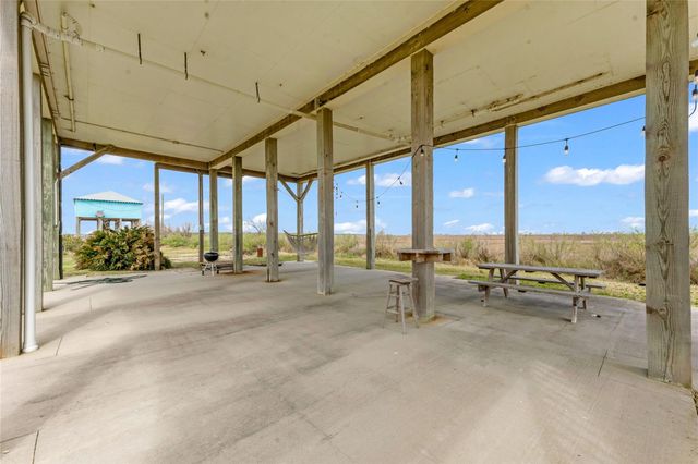 1271 Faggards Slip, Gilchrist, TX 77617