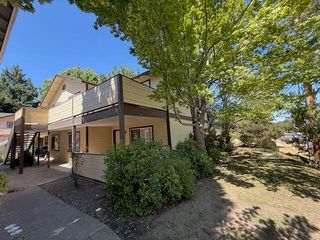 889 Valley View Drive, Medford, OR 97504