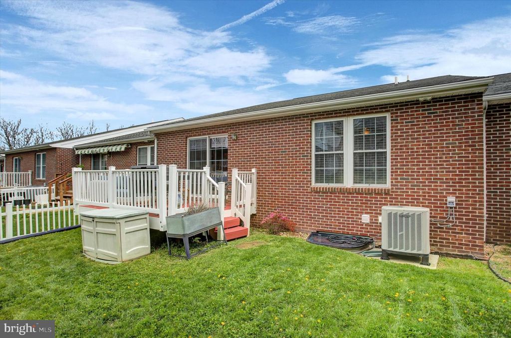 Image 2 of property listing at 7 ECKSTINE CT, Smithsburg, MD 21783