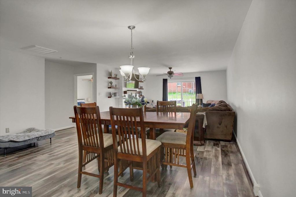 Image 13 of property listing at 7 ECKSTINE CT, Smithsburg, MD 21783