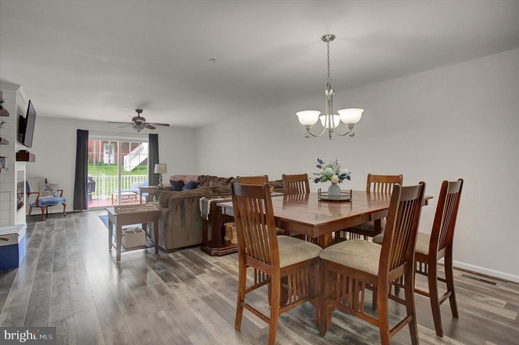 Image 20 of property listing at 7 ECKSTINE CT, Smithsburg, MD 21783