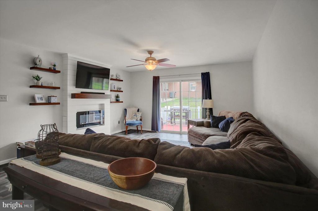 Image 21 of property listing at 7 ECKSTINE CT, Smithsburg, MD 21783