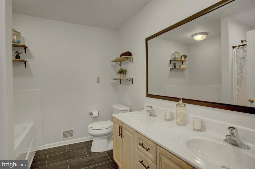 Image 29 of property listing at 7 ECKSTINE CT, Smithsburg, MD 21783