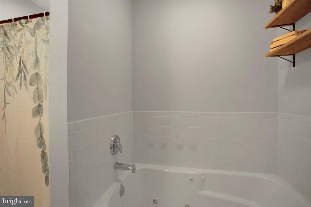 Image 30 of property listing at 7 ECKSTINE CT, Smithsburg, MD 21783