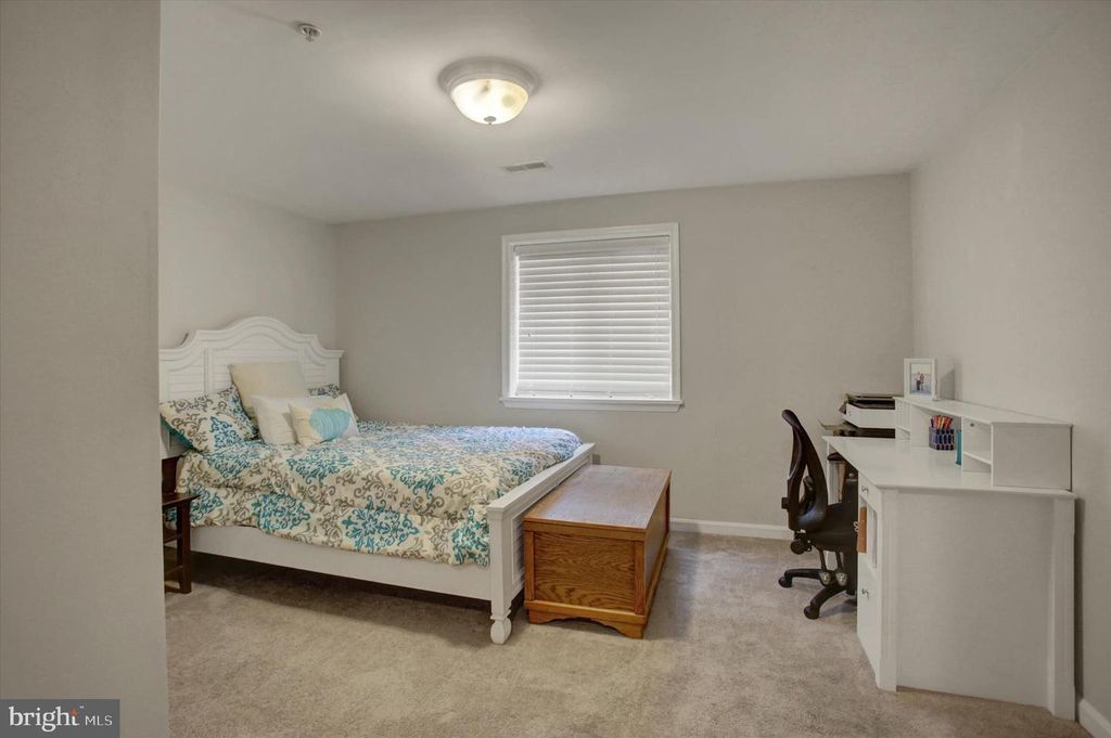 Image 33 of property listing at 7 ECKSTINE CT, Smithsburg, MD 21783