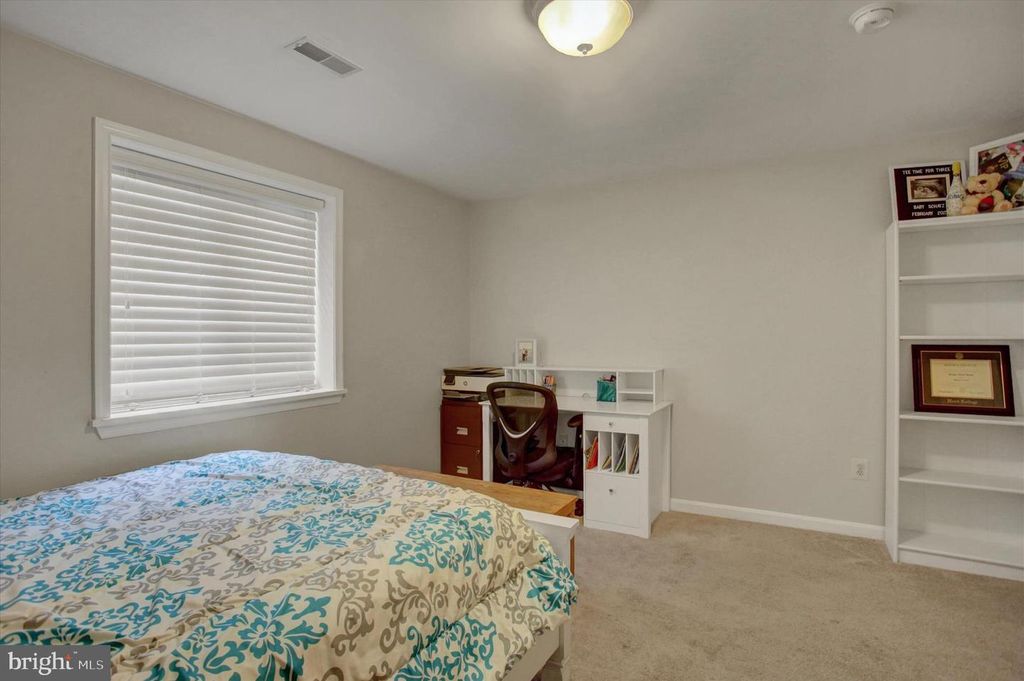 Image 34 of property listing at 7 ECKSTINE CT, Smithsburg, MD 21783