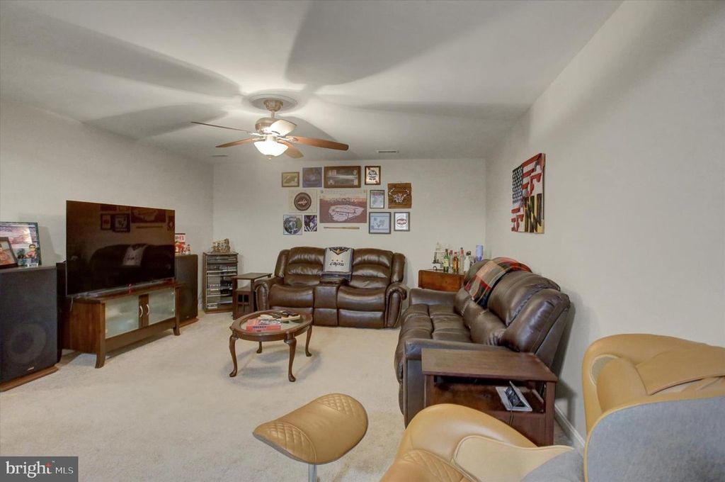 Image 36 of property listing at 7 ECKSTINE CT, Smithsburg, MD 21783