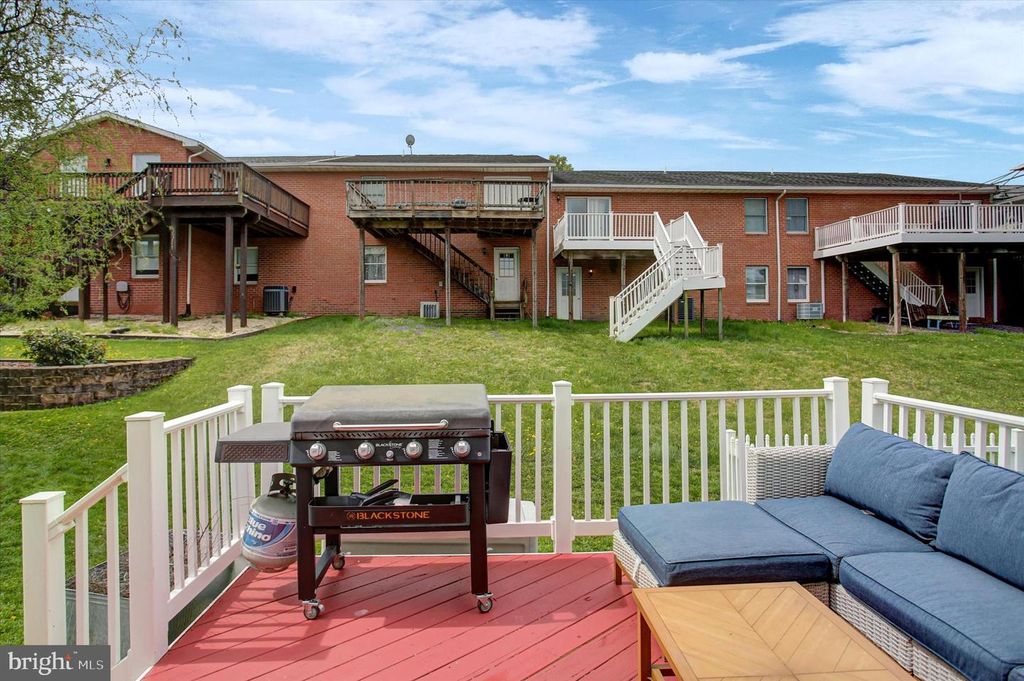 Image 40 of property listing at 7 ECKSTINE CT, Smithsburg, MD 21783