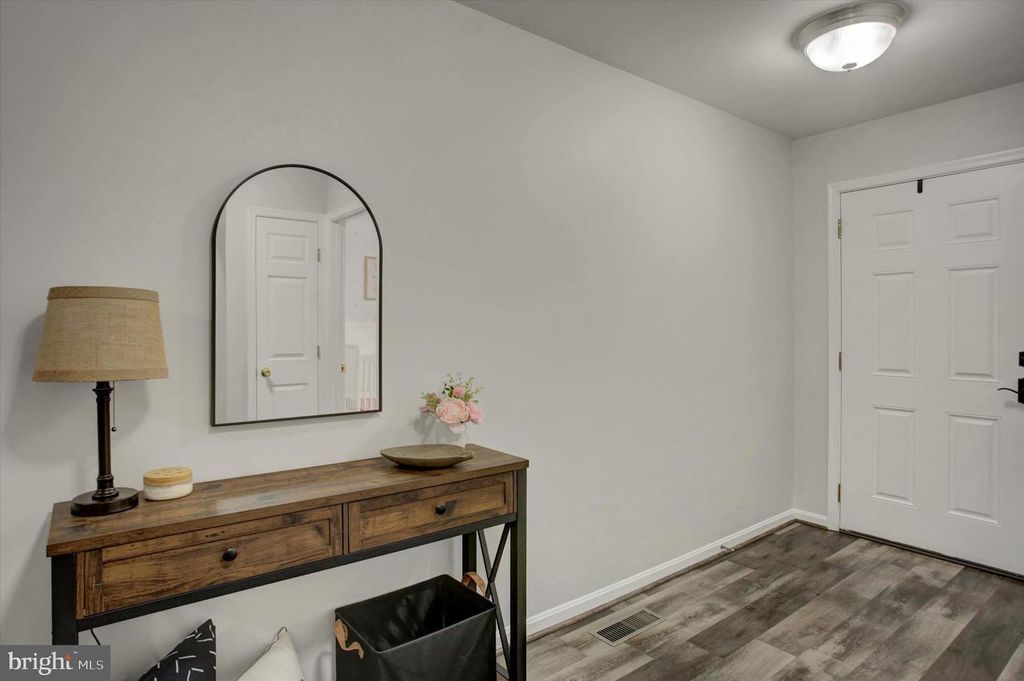 Image 6 of property listing at 7 ECKSTINE CT, Smithsburg, MD 21783