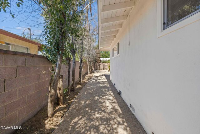 45517 Kingtree Avenue, Lancaster, CA 93534