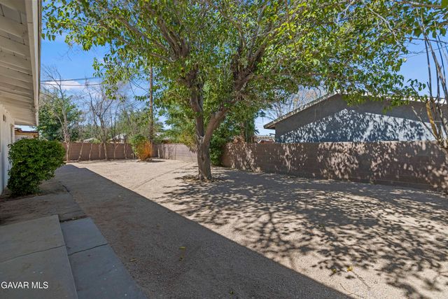 45517 Kingtree Avenue, Lancaster, CA 93534