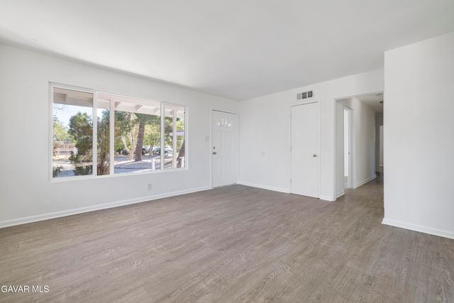 45517 Kingtree Avenue, Lancaster, CA 93534