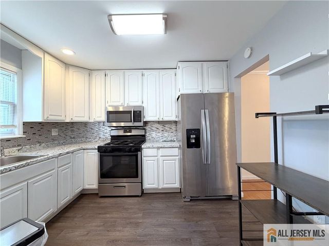 406 Cranbury Road 7, East Brunswick, NJ 08816