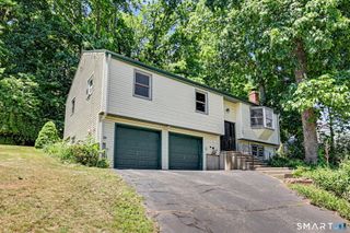 17 Fowler Terrace, Milford, CT 06460