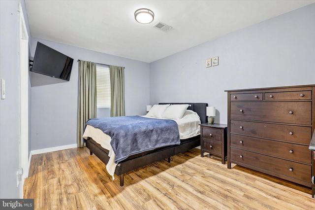 109 BURNT MILL RD, Cherry Hill, NJ 08003