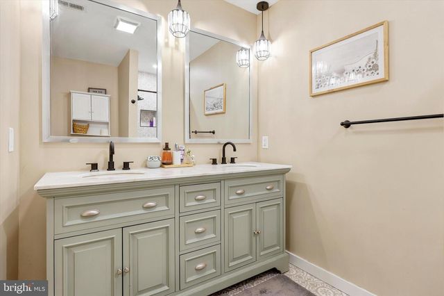 109 BURNT MILL RD, Cherry Hill, NJ 08003