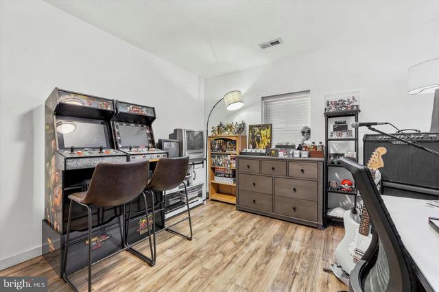 109 BURNT MILL RD, Cherry Hill, NJ 08003