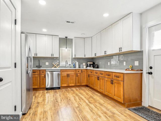109 BURNT MILL RD, Cherry Hill, NJ 08003