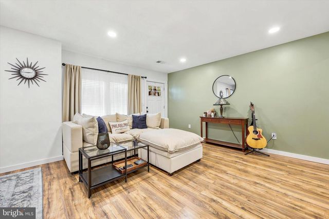 109 BURNT MILL RD, Cherry Hill, NJ 08003