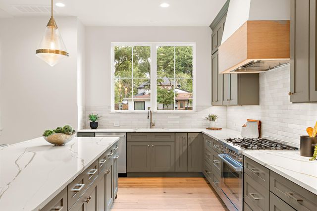 5032 Lansing DR, Austin, TX 78745