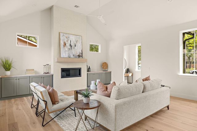 5032 Lansing DR, Austin, TX 78745