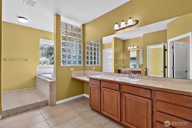 6733 Montevista Drive SE, Auburn, WA 98092