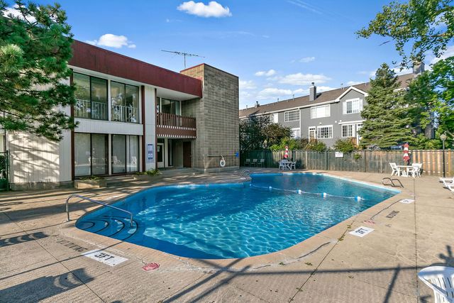 5400 Astor Lane 411, Rolling Meadows, IL 60008