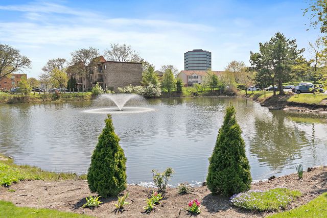 5400 Astor Lane 411, Rolling Meadows, IL 60008