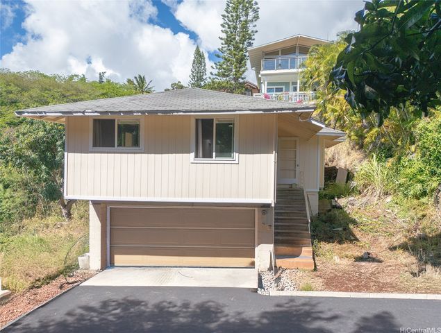 3904 Maunahilu Place, Honolulu, HI 96816