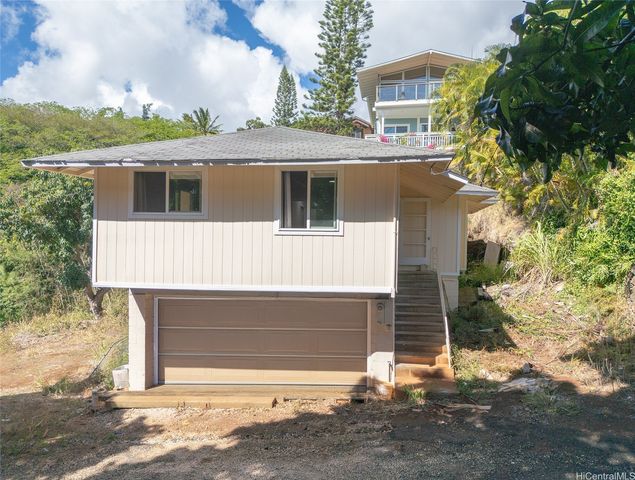 3904 Maunahilu Place, Honolulu, HI 96816