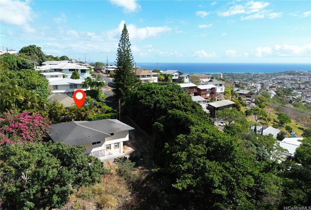 3904 Maunahilu Place, Honolulu, HI 96816