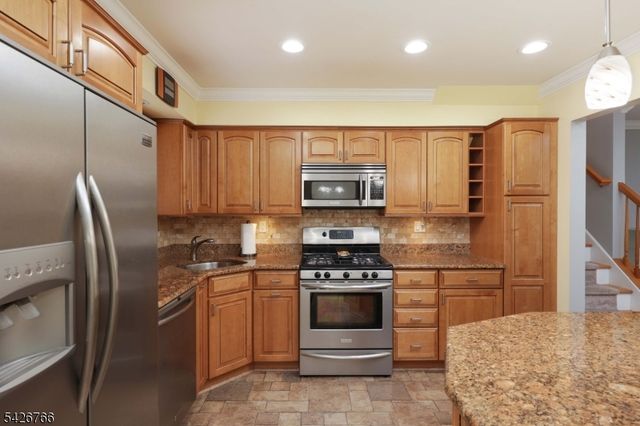 47 Epping Dr, Kenilworth Boro, NJ 07033
