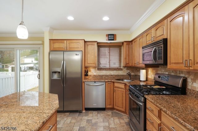 47 Epping Dr, Kenilworth Boro, NJ 07033