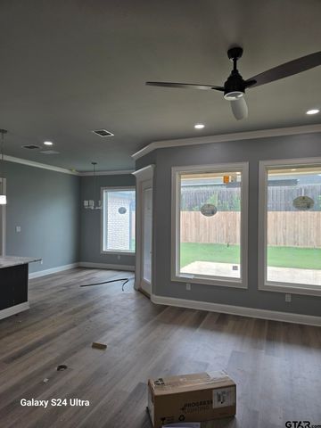 913 Alex Dr, Whitehouse, TX 75791