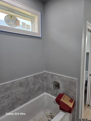 913 Alex Dr, Whitehouse, TX 75791