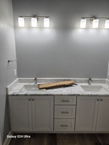 913 Alex Dr, Whitehouse, TX 75791