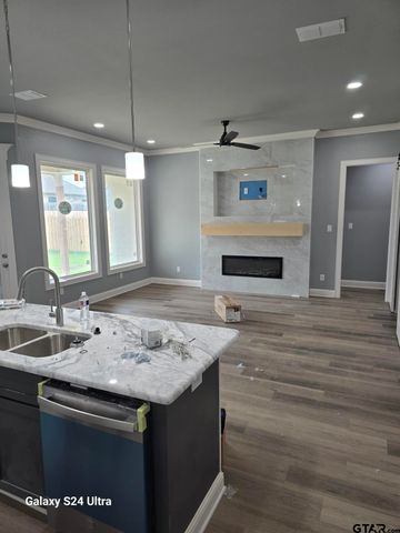 913 Alex Dr, Whitehouse, TX 75791