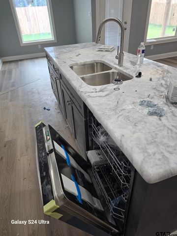 913 Alex Dr, Whitehouse, TX 75791