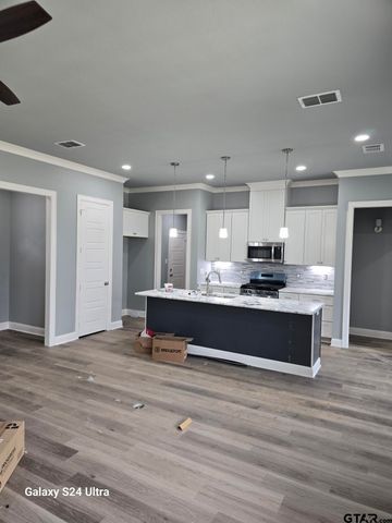 913 Alex Dr, Whitehouse, TX 75791